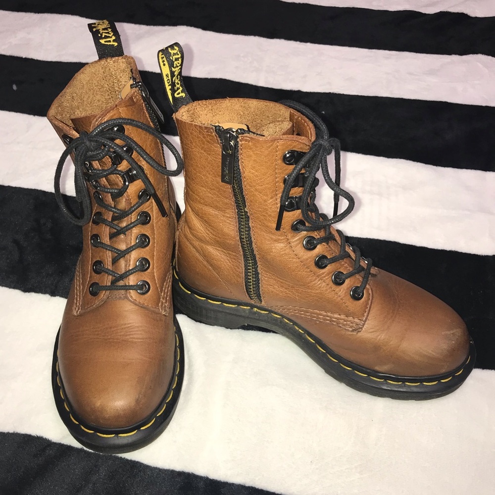 Doc Marten’s 8-Hole Boots with Zip, Camel US6